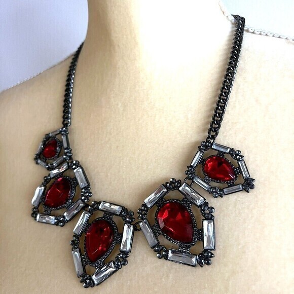 VINTAGE GOTHIC Black/Red Matinee Necklace 22" + 3" - Picture 7 of 7